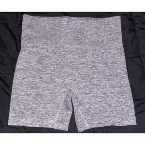 Colsie Heather Gray Ribbed Bike Activewear Fitted Lounge Shorts, Medium